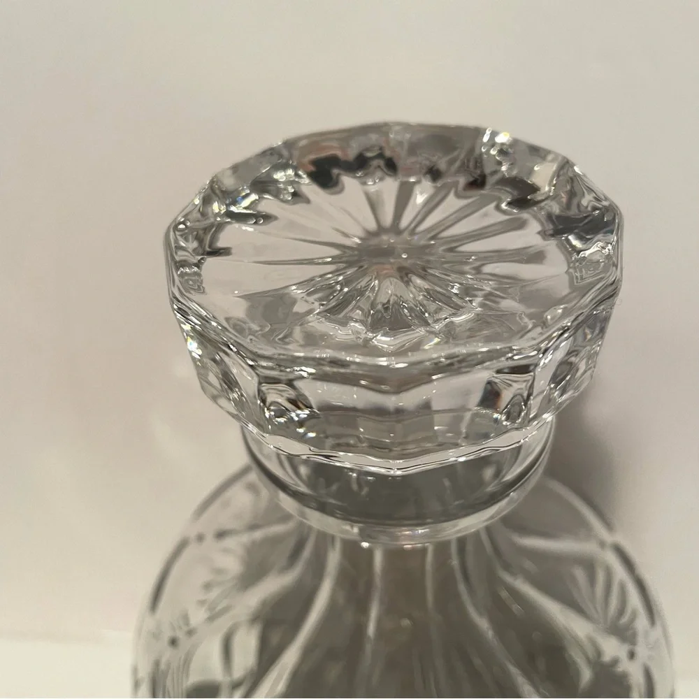 VTG Aberdeen Berkshire Crystal Decanter by Godinger, Cut Crystal (36 oz.) - Picture 4 of 9